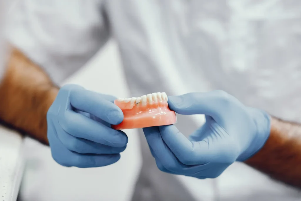 cuidar tus prótesis dentales